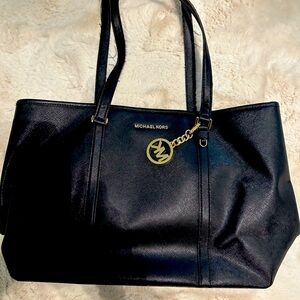 Micheal kors purse black